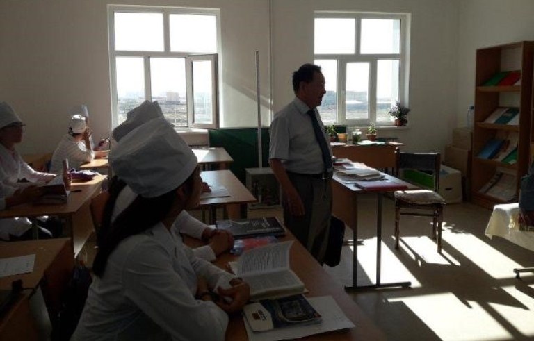 Aqtaýda «Meıirbıke» medısınalyq kolledjiniń jańa ǵımaraty boı kóterdi