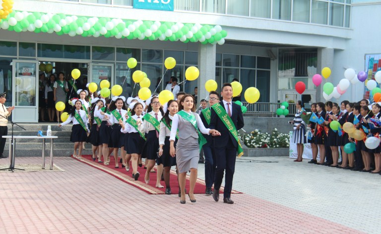 Aqtaýdaǵy zııatkerlik mektep alǵashqy túlekterin ushyrdy