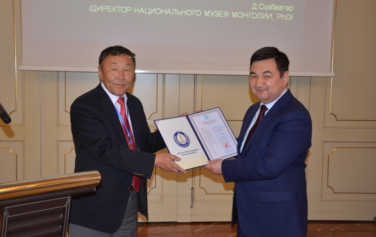 Darhan Qydyráli Mońǵolııa ǵylym akademııasynyń qurmetti doktory atandy