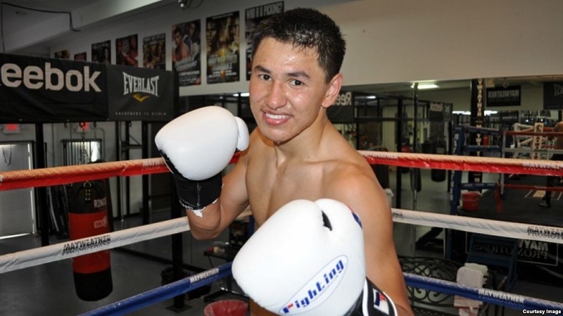 Janqosh Turarov meksıkalyq boksshyny nokaýtqa túsirdi