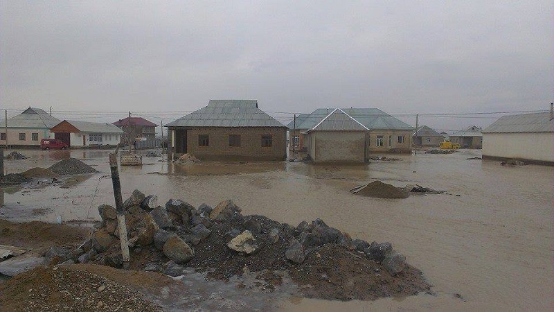 Aqtóbede tasqyn sýdan zardap shekkenderge meshit qyzmetkerleri kómek kórsetti