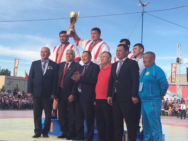 Qazaq balýany álem kýbogynyń fınalynda 160 kelilik orys balýanyn jeńdi