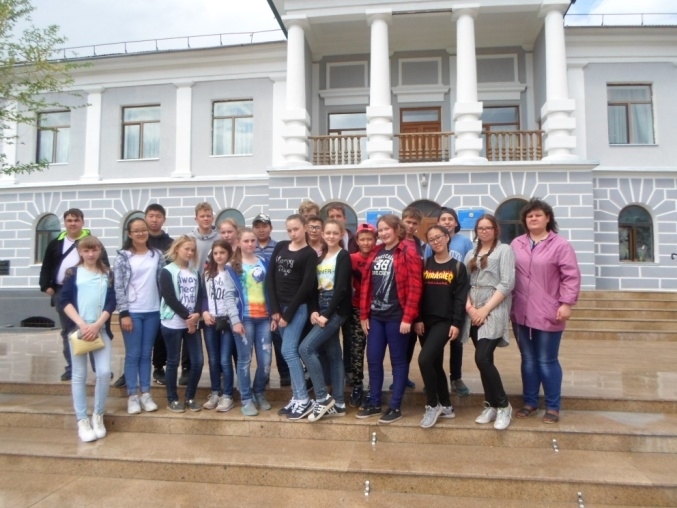 Qaraǵandylyq oqýshylar «Saıası qýǵyn-súrgin qurbandaryn eske alý» mýzeıine ekskýrsııaǵa bardy