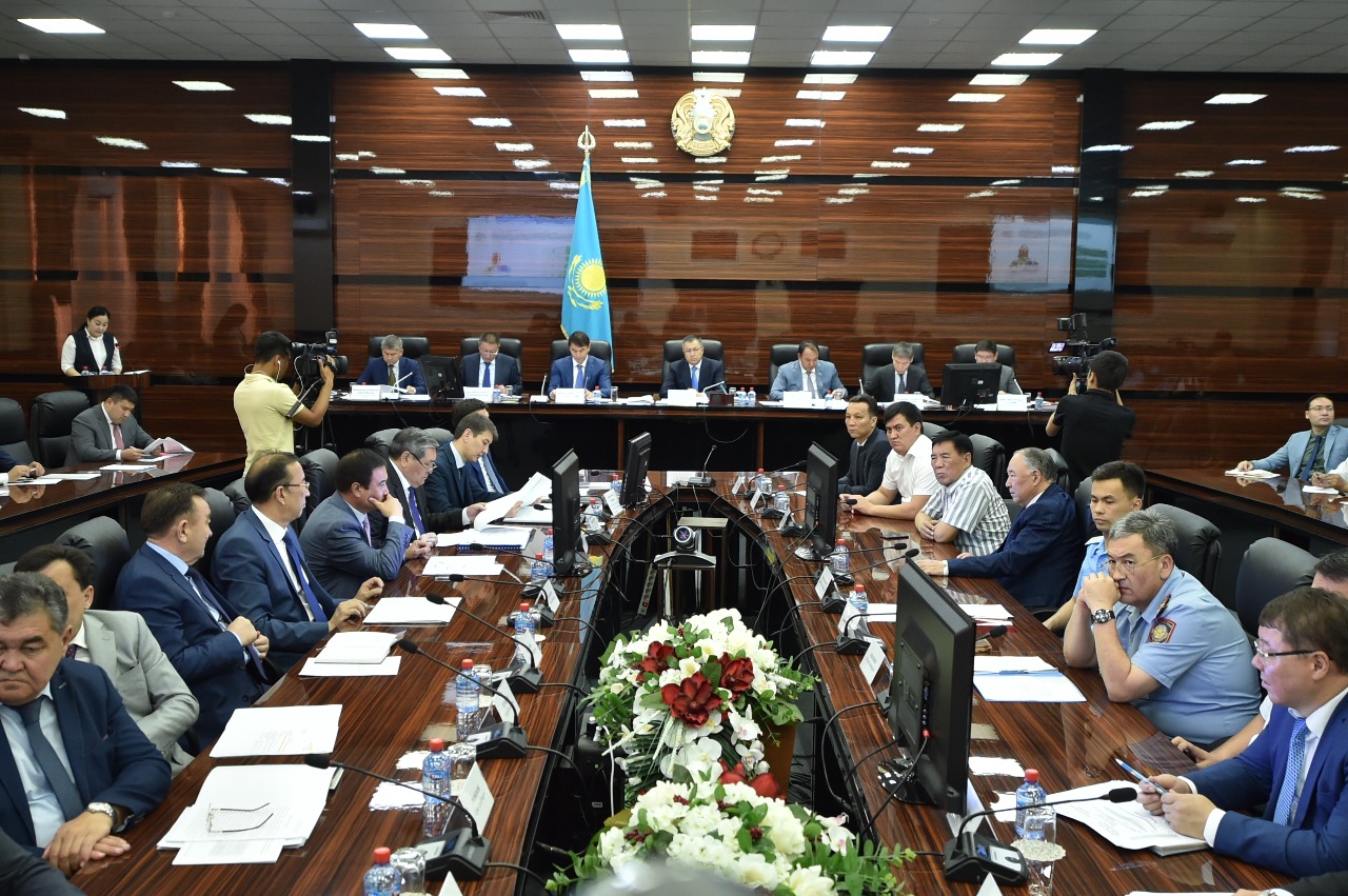 J.Túımebaev: Jastar saıasaty jańasha serpilispen júrgizilýi qajet