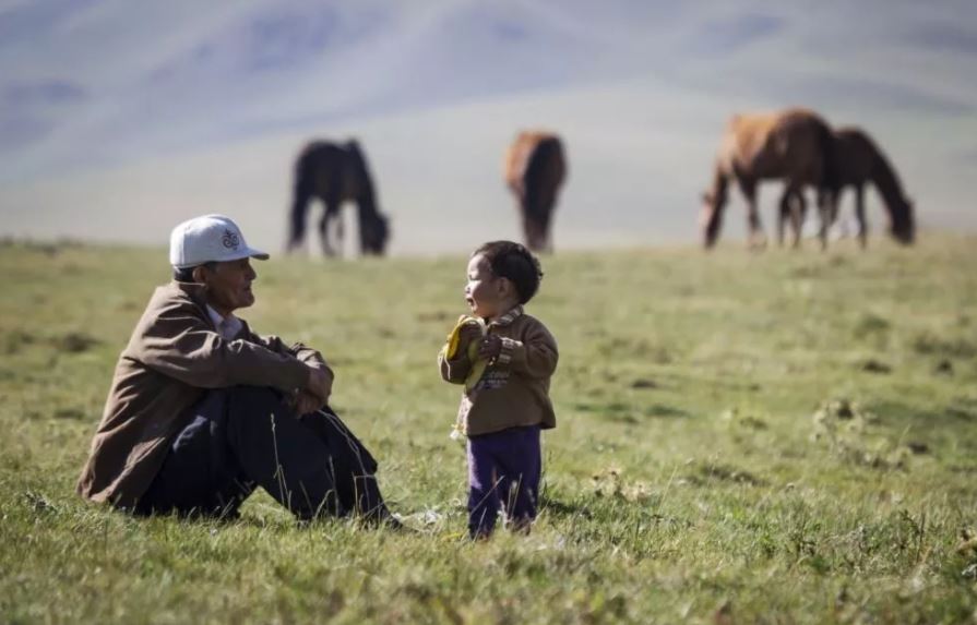 Qushaǵy keń, meıirimi bólek halyq