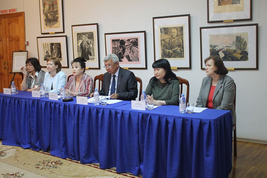 Pavlodarda saıası qýǵyn-súrginge ushyrǵan sýretshiler kórmesi ashyldy  