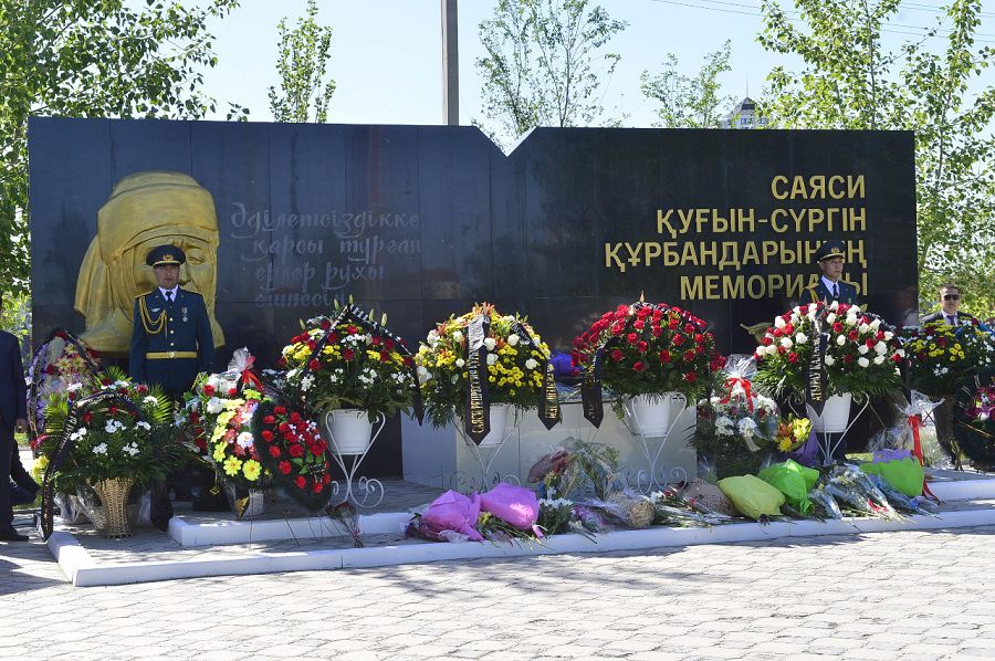 Atyraýlyqtar repressııa qurbandarynyń rýhyna taǵzym etti