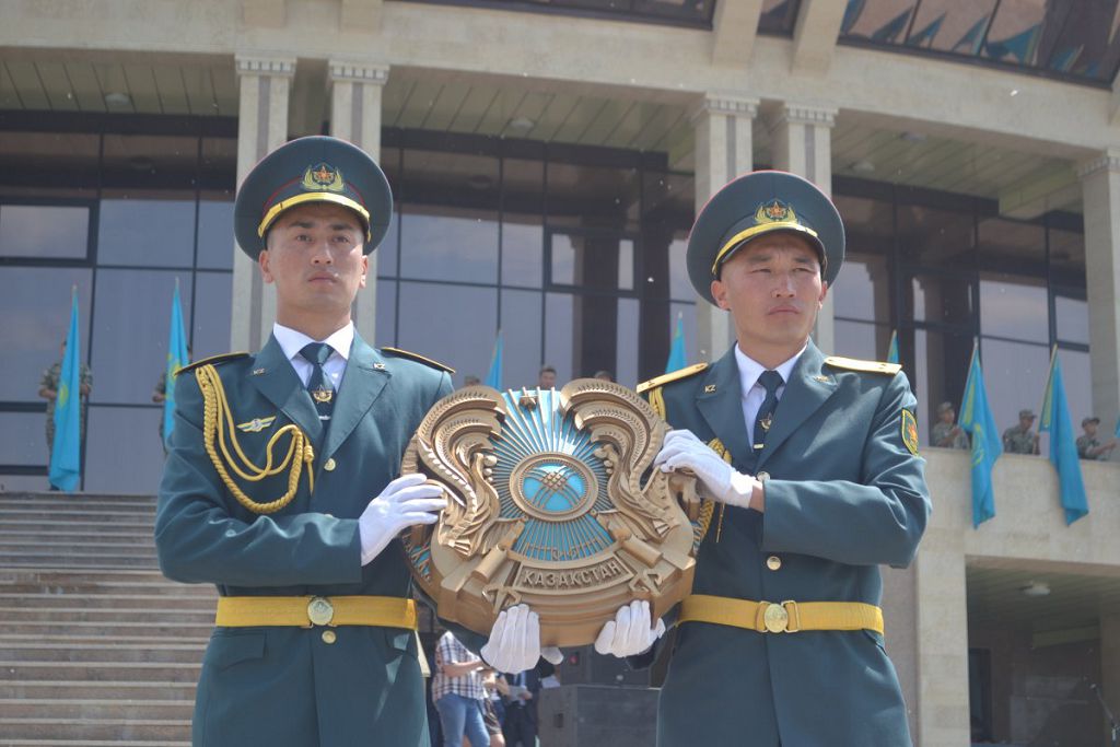 Týy tuǵyrly, Ánurany aıbarly, Eltańbasy eńseli