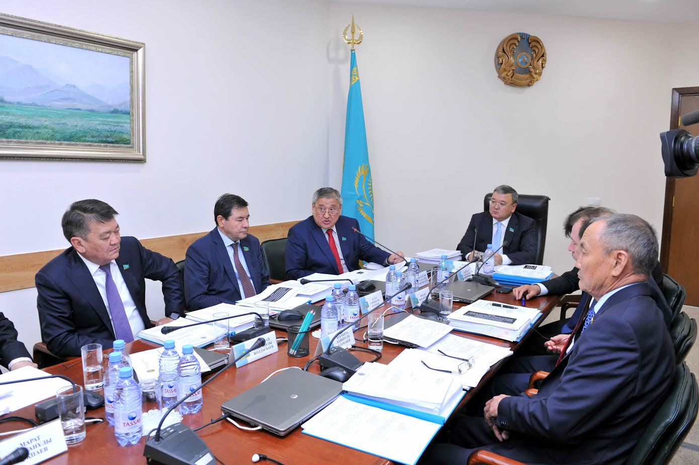 Senat komıteti zańnamaǵa jergilikti ózin-ózi basqarýdy damytý máseleleri boıynsha túzetýlerdi qarady