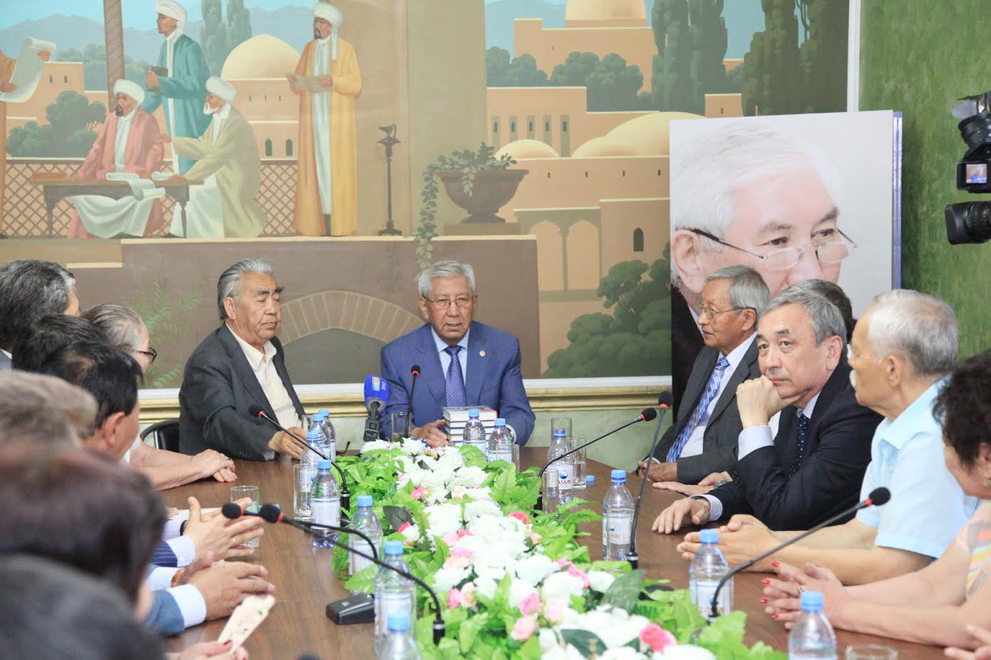 Áýlıeatada Myrzataı Joldasbekovtiń keshi ótti