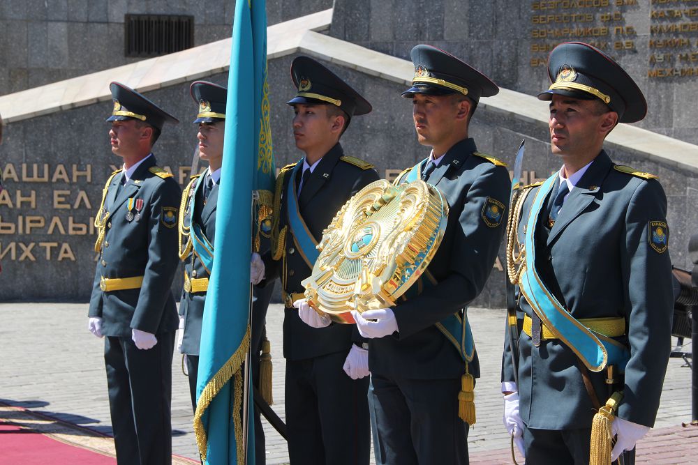 О́skemende 500 sarbaz sap túzedi