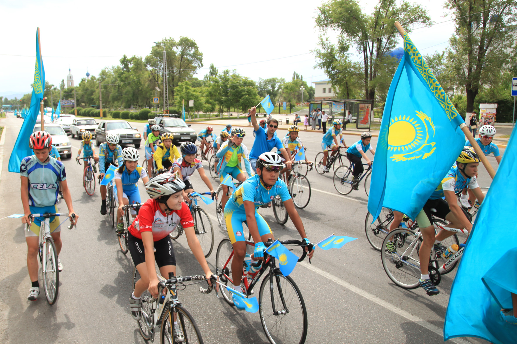 Tarazdyń barlyq jerinde bir mezette Memlekettik Gımn oryndaldy