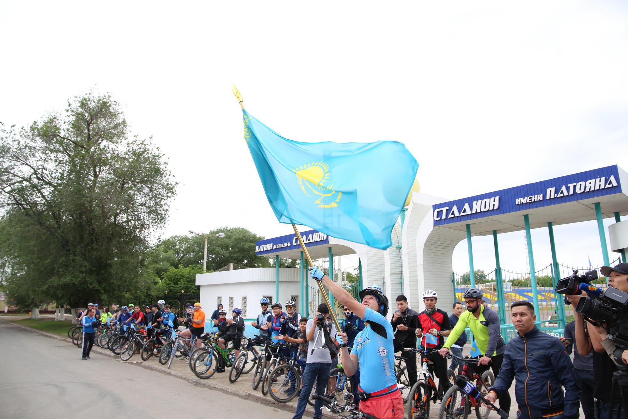 Jelbire,  kók Tý, jelbire!