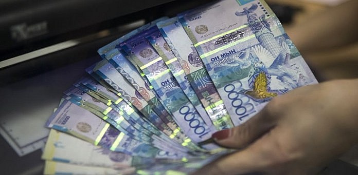 Qazaqstanda eń kóp jalaqy alatyn óńirler men kásip ıeleri