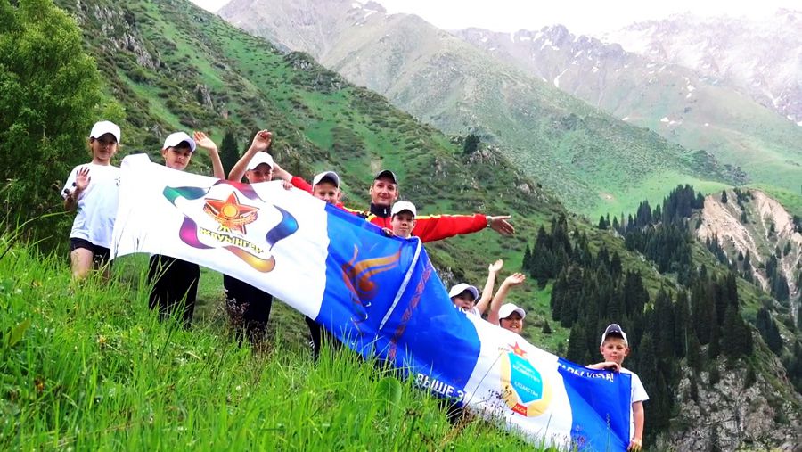 Jaz mezgilin jańa lagerde ótkizedi 