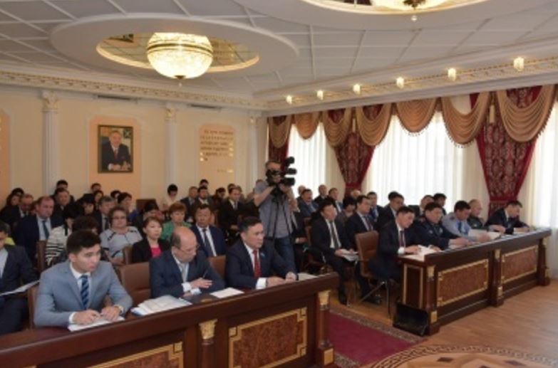 Aqmola oblysynda jolaýshylar kóligi jáne avtomobıl joldary basqarmasyna jańa basshy keldi