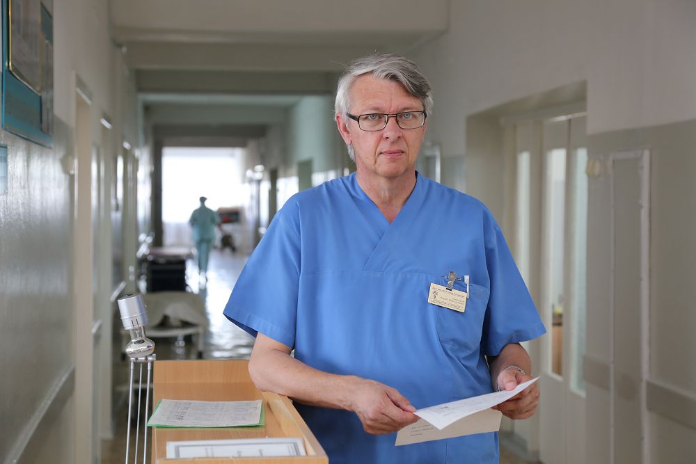 Emi shıpa, qoly altyn