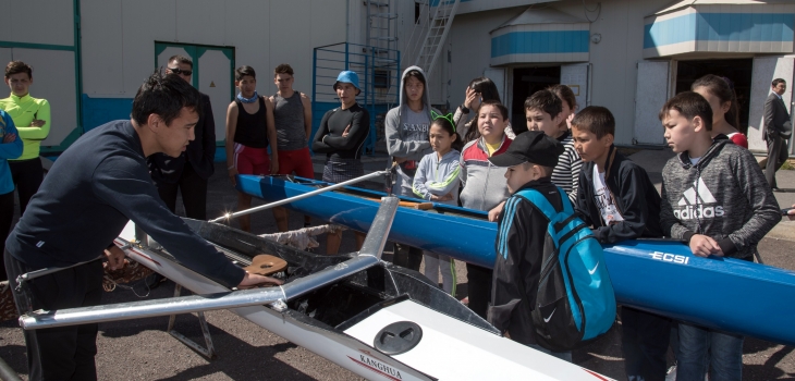 Astanada eskekshiler men kanoıster Esil ózeninde kórneki óner kórsetti