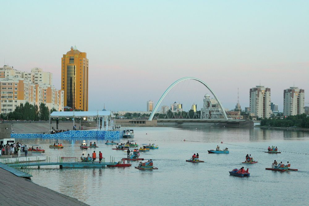 Eskini jańamen, dástúrdi ınnovasııamen 