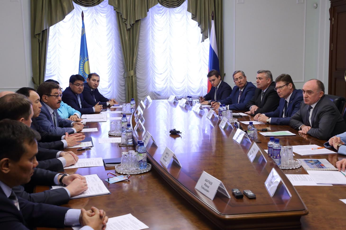 Arhımed Muhambetov bastaǵan Qostanaı oblysynyń delegasııasy  Chelıabi oblysynda bardy