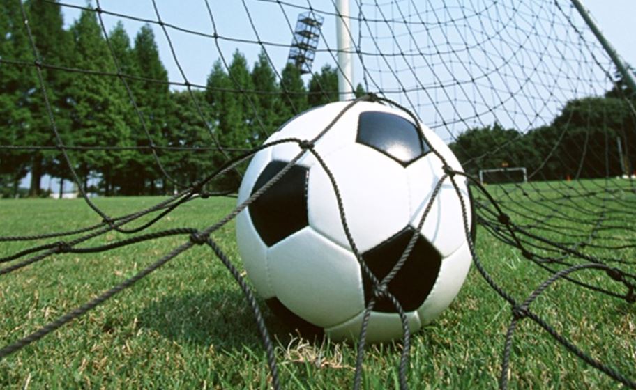 Jýrnalıster arasynda fýtboldan jarys ótedi