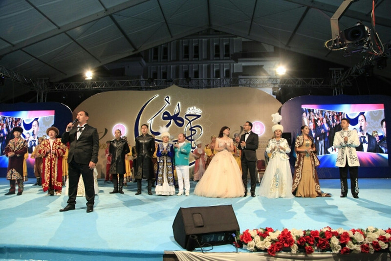 Ońtústik ónerpazdary Túrkııada óner kórsetti