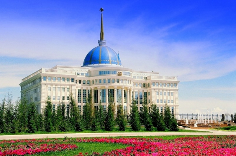 Elbasy Qazaqstan men Azııa damý banki arasyndaǵy Qaryz týraly kelisimdi ratıfıkasııalaý Zańyna qol qoıdy