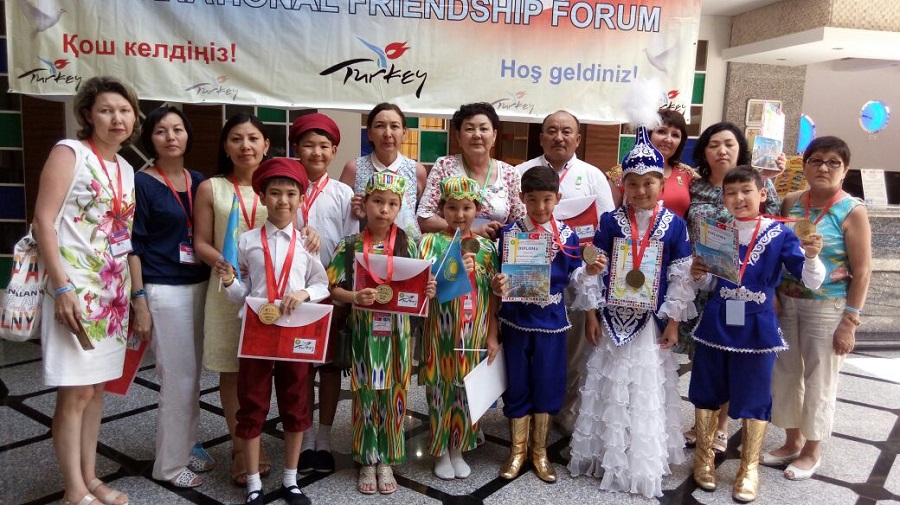 ShQO Ulan aýdanynyń oqýshylary men muǵalimderi Antalııadan júldeli oraldy