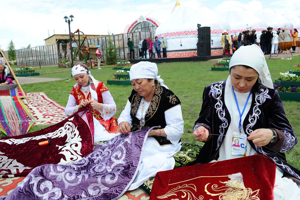 О́rkenıetter tarıhyndaǵy  jazý men álipbıdiń orny 