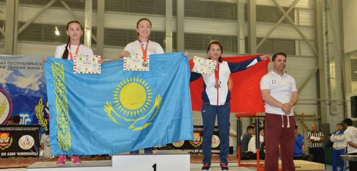Armrestlıng: Azııa chempıonatynda astanalyq sportshylar júldemen oraldy