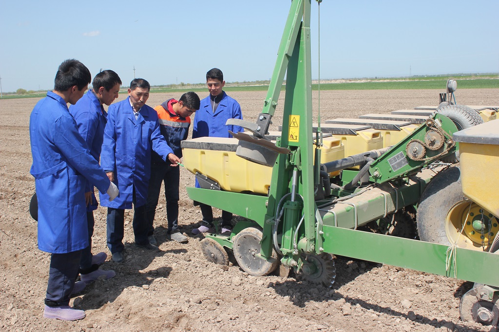 Egin egý jumystary úshin 700 birlikten asa tehnıka satyp alyndy 