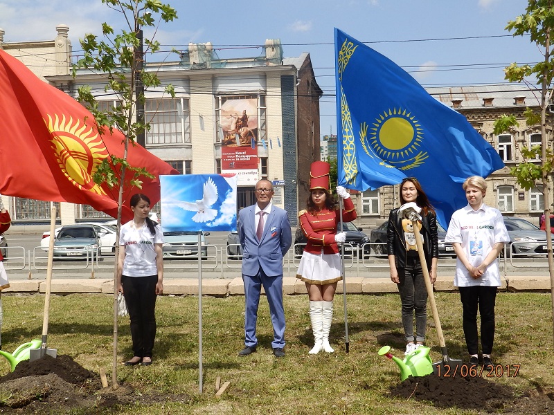 Chelıabi qalasynda Qazaqstannyń dostyq aǵashy otyrǵyzyldy