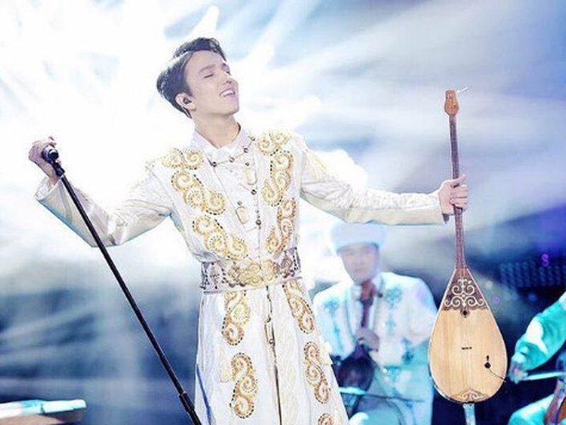 Qytaılyq týrıster Dımash týyp-ósken jerge kelýdi josparlap otyr