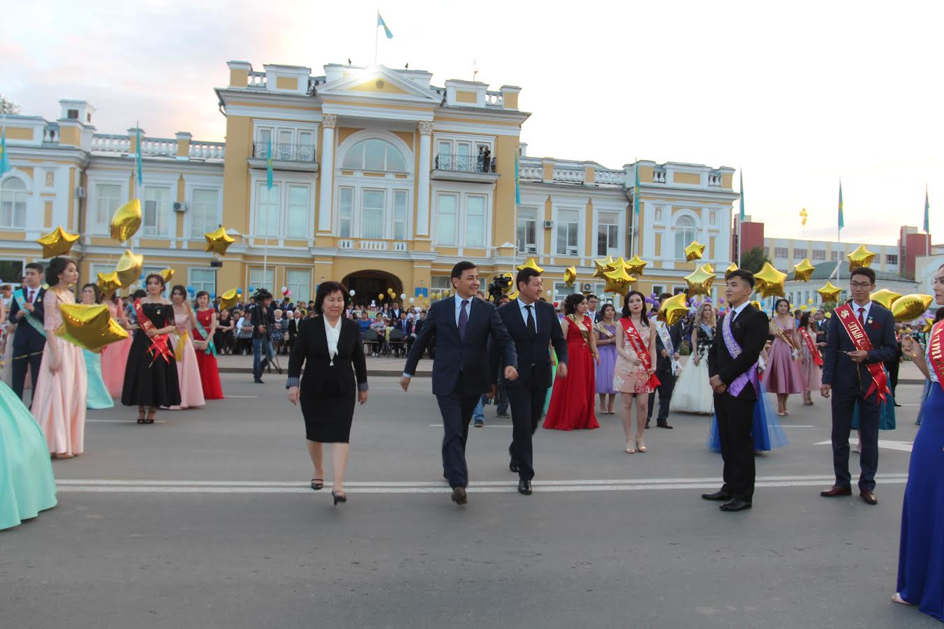 Batys Qazaqstan oblysynda 4414 túlek mektep bitirdi