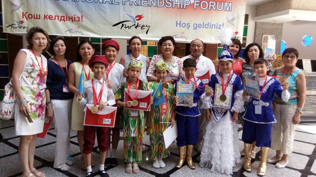 Jeti birdeı júldemen oraldy