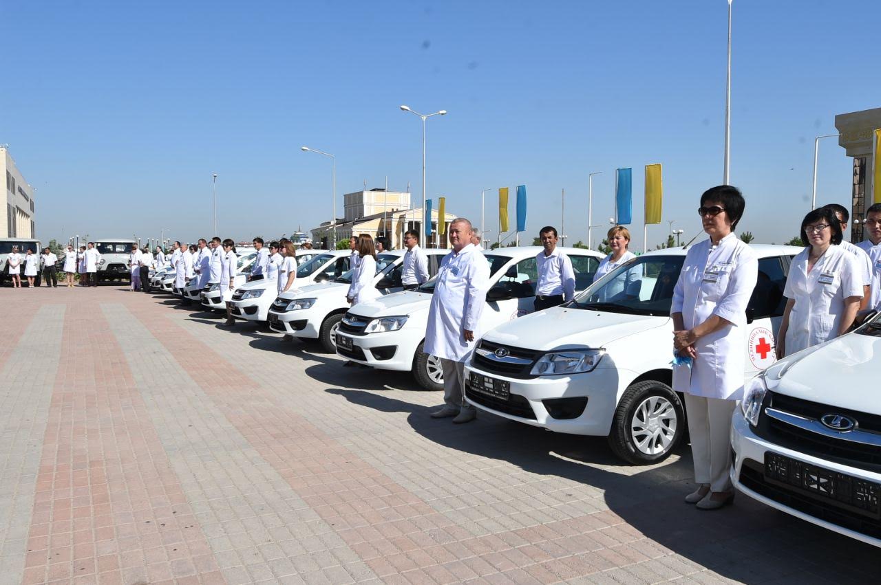 OQO medısına qyzmetkerlerine 29 avtokóliktiń kilti tapsyryldy