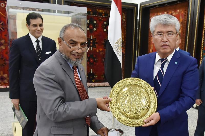 Sultan Beıbarystyń qoltańbasy qalǵan jádigerler elimizge ákelindi