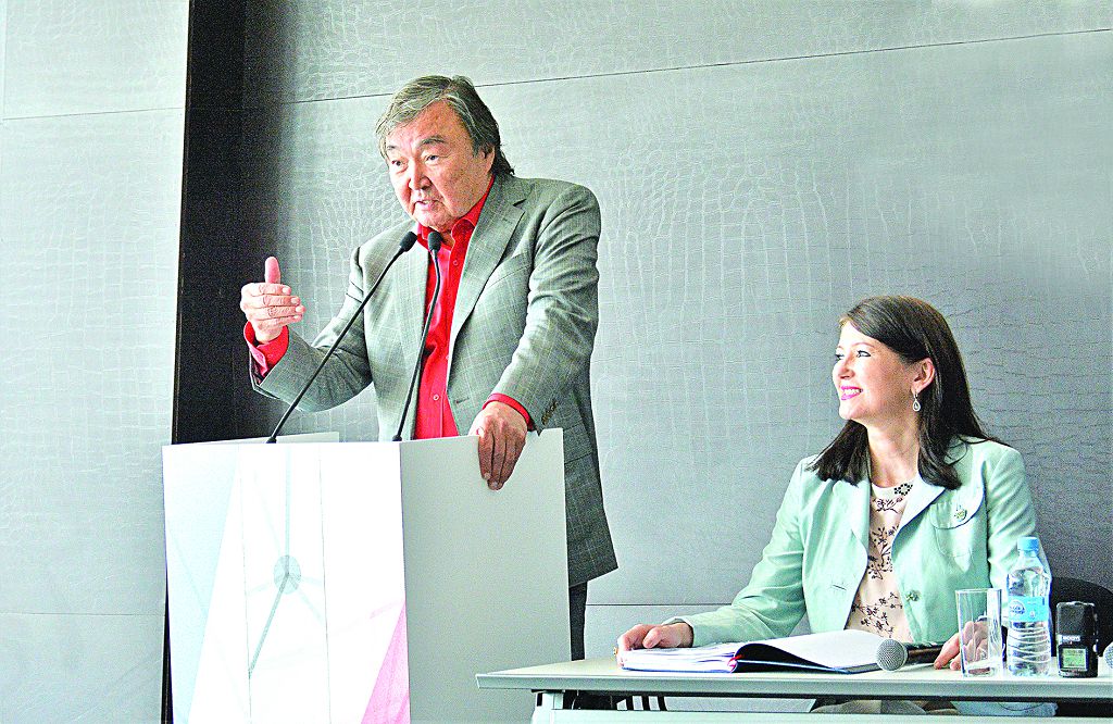 Fransııa pavılonyndaǵy aqynmen júzdesý