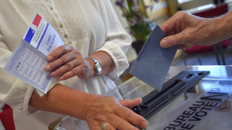 Fransııa parlamentinde jańa partııa basymdyqqa ıe boldy