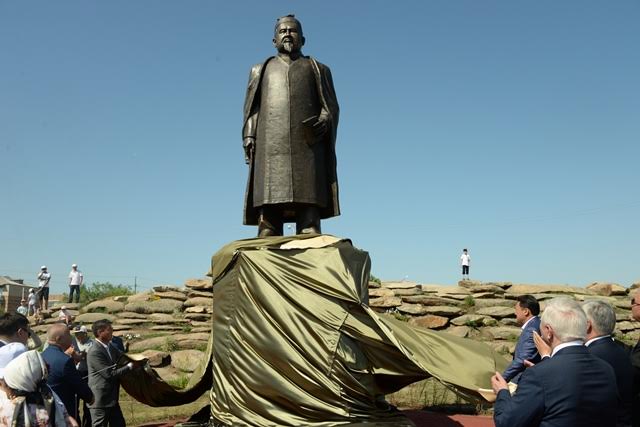 Ekibastuzda MáshHúr Júsipke eskertkish ornatyldy