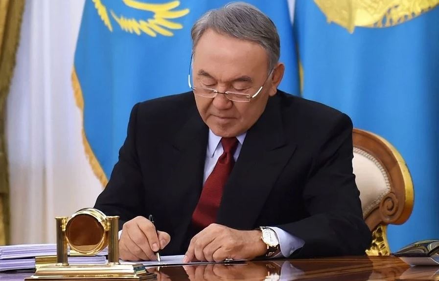 Elbasy birqatar zańǵa qol qoıdy