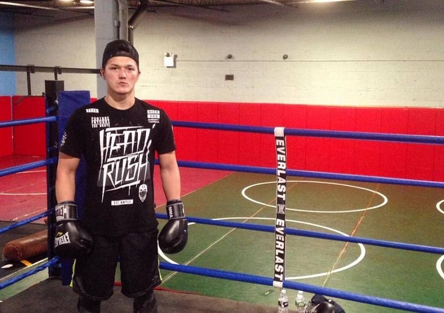 Boksshy Dımash Nııazov Astanada jekpe-jek ótkizedi