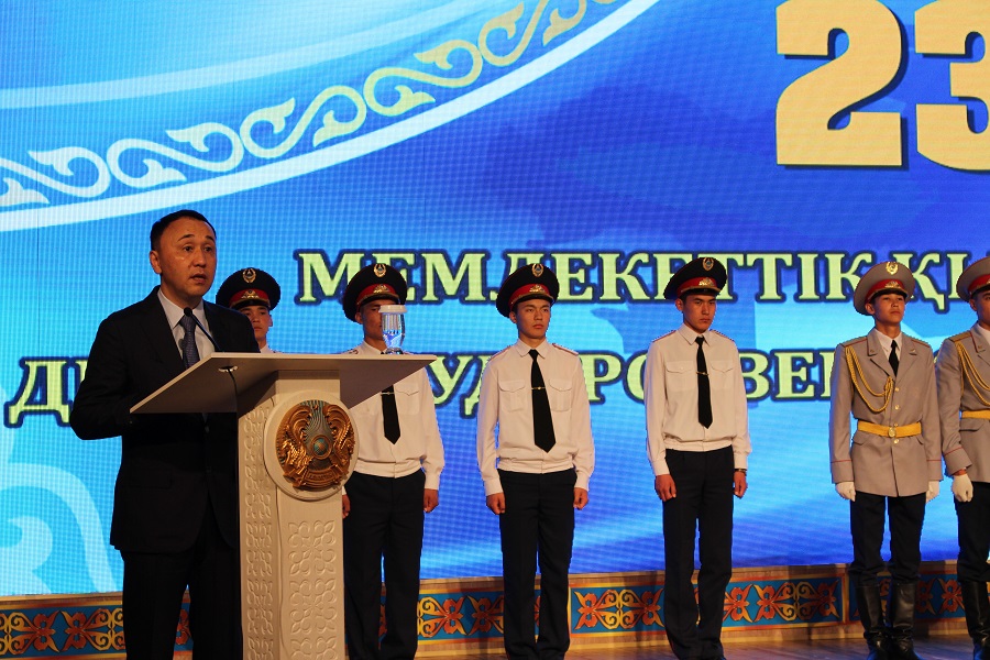 Qostanaıda memlekettik qyzmetkerlerge qurmet kórsetildi