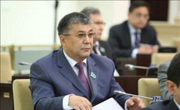 Elbasy esimin Astana áýejaıyna berý – utymdy sheshim