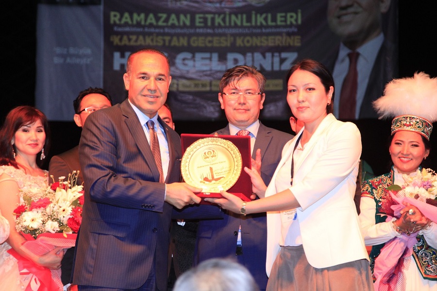 Ońtústiktiń ónerpazdary túrkııalyqtardy tánti etti