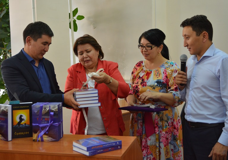 Almatyda bes kitaptyń tusaýy kesildi