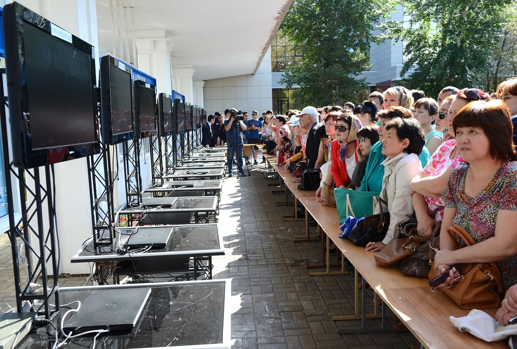 Jańa formattaǵy UBT:  alǵashqy lek qalaı tapsyrdy?