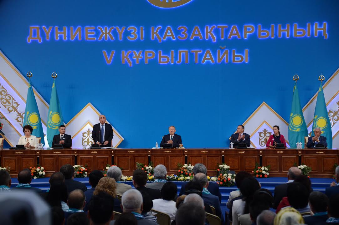 Elbasy Dúnıejúzi qazaqtarynyń mereıtoılyq quryltaıyn ashty