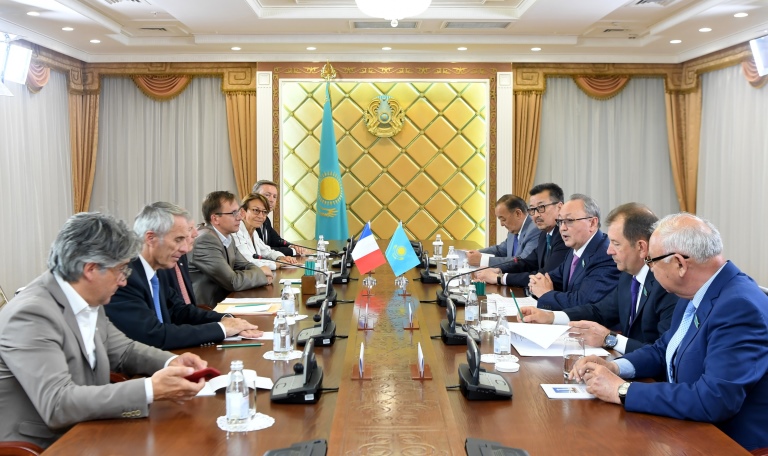 Bektas Beknazarov Fransııa Senatynyń vıse-prezıdentimen kezdesti