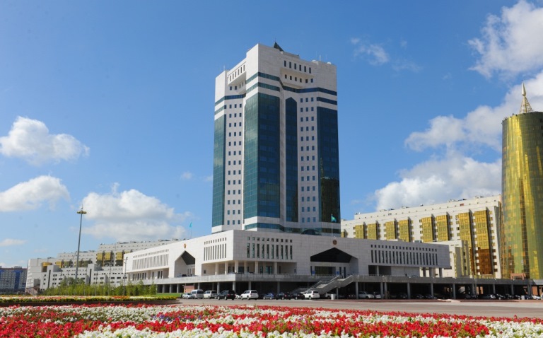 Investısııalyq ahýaldy jaqsartý jónindegi keńes otyrysy ótti